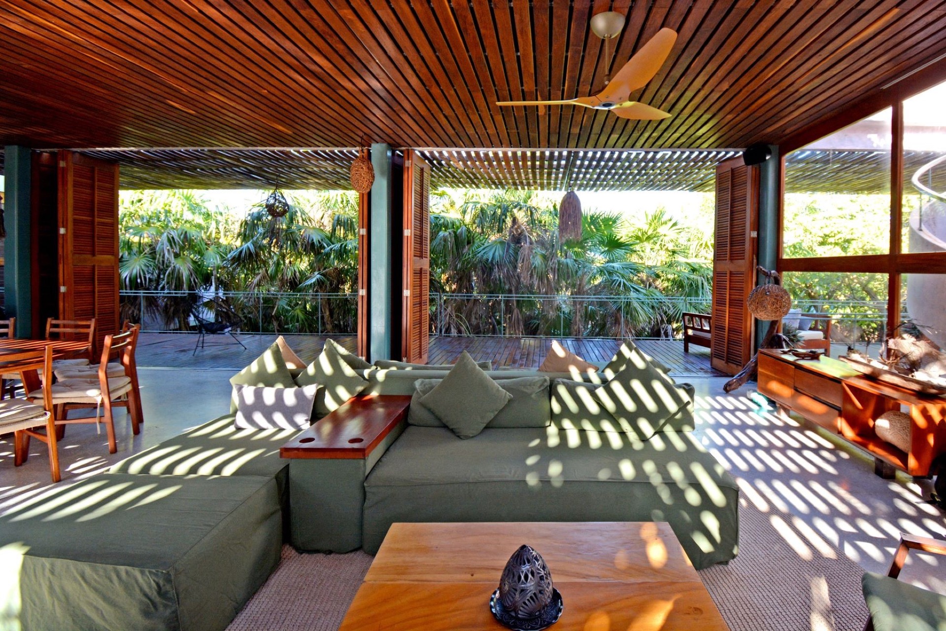 Náay Sanctuary — Sala abierta al jardín